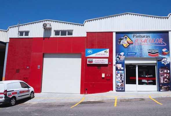 Fachada de la tienda Jusacolor en Almería